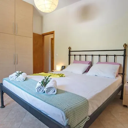 Kiki Paxos Ozias Holiday home