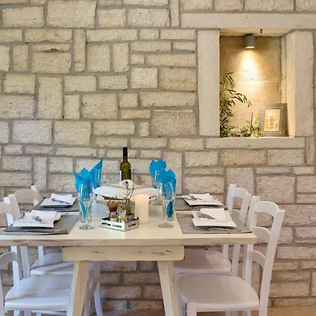 Kiki Paxos Ozias Ferienhaus *