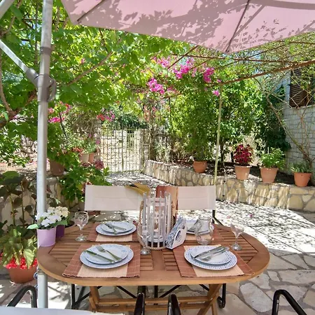 Kiki Paxos Ozias Ferienhaus *