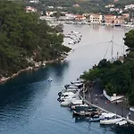 Kiki Paxos Ozias Γάιος
