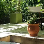 Kiki Paxos Ozias * Γάιος