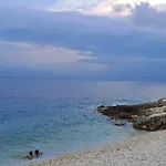 Kiki Paxos Ozias *